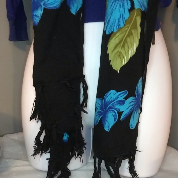 100% Rayon Floral Print Square Scarf - Picture 6 of 6